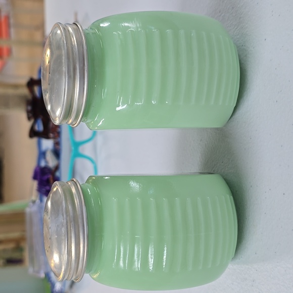 Retro salt and pepper shakers - Picture 2 of 6